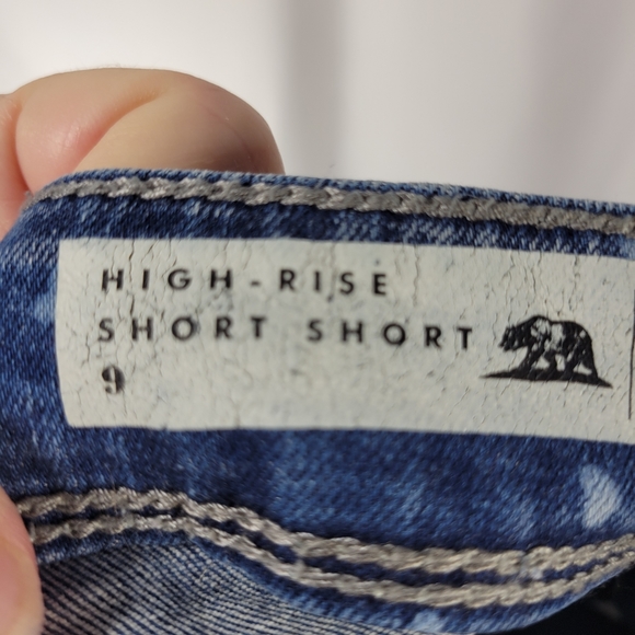 Bullhead Heart Print Hi Rise Five Pocket Cuffed Hem Shorts Size 9 - Picture 7 of 8